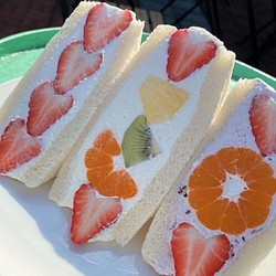 A.myu&Kitchen 春のフルーツサンドSET人気の7品　極厚玉子サンドとフルーツサンド 1枚目の画像