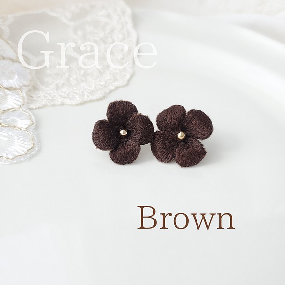 耳元に咲く刺繍Flower⋆*Grace Brown 1枚目の画像