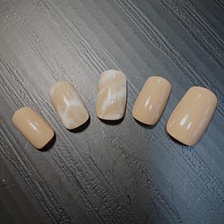 No 8 ニュアンスネイル イエローベージュ 片手5枚分 ネイルチップ ネイルシール Miyaka Nail 通販 Creema クリーマ ハンドメイド 手作り クラフト作品の販売サイト