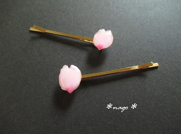 【金具色変更可】桜の花びらヘアピン 1枚目の画像