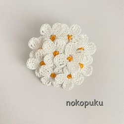 NEW 白い小花のブローチ レース編み 1枚目の画像