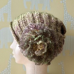 SALE‼︎手編み帽子【フリフリうずまきコサージュの帽子/グリーン