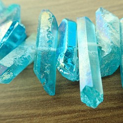 氷柱六角天然水晶・20本セット（レインボーブルー） 1枚目の画像