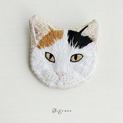 【限定1点】猫刺繍のブローチ 三毛 ブローチ fleuron 通販｜Creema