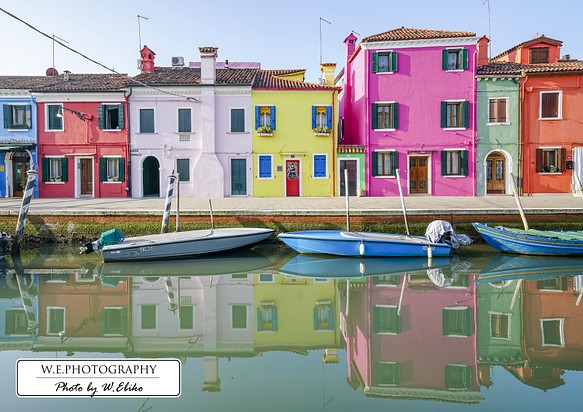 【送料無料】A4～A0版アート絶景写真「イタリア、ブラーノ島の町並み B」 1枚目の画像