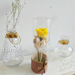 ラナンキュラスのボトルflower*イエロー《お部屋のインテリアや贈り物にも◎植物標本》 1枚目の画像