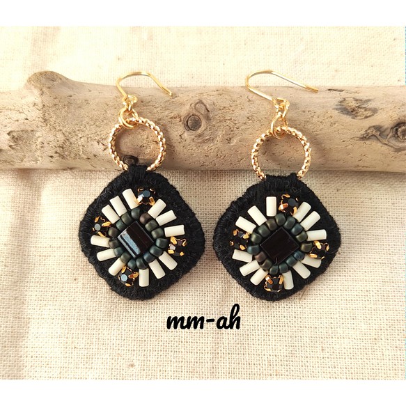 再販♡BLACK×DARK GREENビーズ刺繍フックピアス ピアス