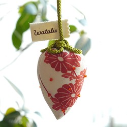再次上架少女護身符草莓吊帶菊花優質絲綢 第1張的照片