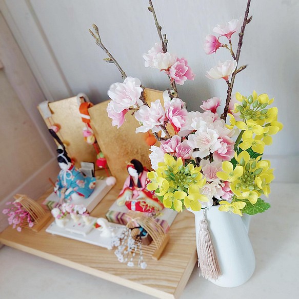 ひな祭りアレンジ 桃の節句 桜と菜の花 ずっと飾れるオシャレな造花アレンジ 春色新作22 フラワー リース プティロテュス 通販 Creema クリーマ ハンドメイド 手作り クラフト作品の販売サイト