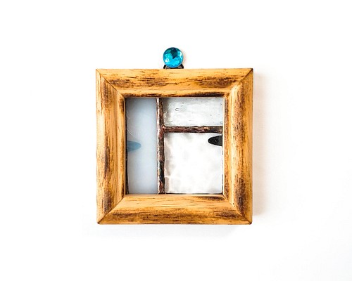 ステンドグラス　アンティーク調　木製の壁掛け額縁つき　シンプルなクリアー系