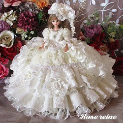 sold ベルサイユの薔薇 優雅なホワイトパールレリーフが艶めくローズレーヌ至高のドールドレス 豪華4点セット 1枚目の画像
