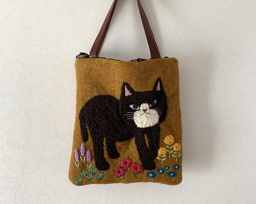 28割引 黒猫さんとお花刺繍 羊毛フェルト生地のバッグ ファッション 