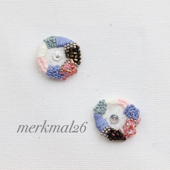 刺繍 イヤリング 丸 ビーズ ピアス 花 一点物 個性的 唯一無二