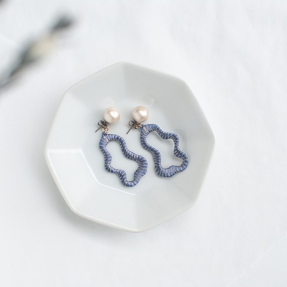 uneune 棉質珍珠刺繡耳環 [米色、卡其色、海軍藍] 第1張的照片