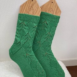 【Green Tea】手編みの靴下｜お手入れ簡単｜冷え性対策｜Opal毛糸 1枚目の画像