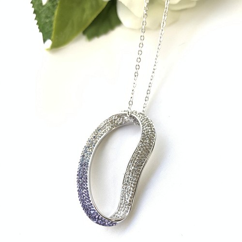 メビウス ロングネックレス Swarovski グルーデコ ネックレス ペンダント La Lien 通販 Creema クリーマ ハンドメイド 手作り クラフト作品の販売サイト