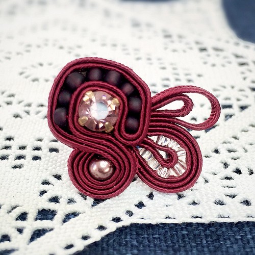 soutache》ソウタシエ刺繍ピンブローチ/ラペルピン ダークレッド