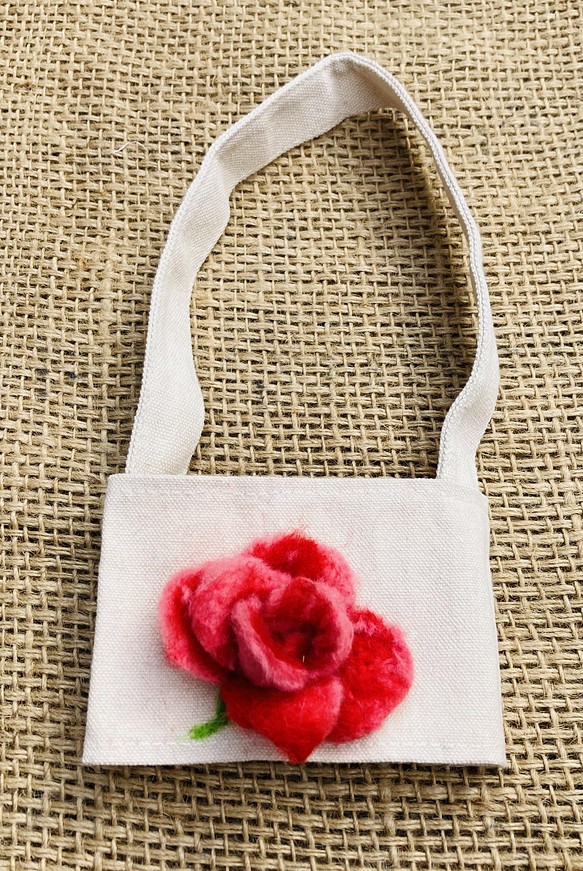羊毛氈立體設計款環保飲料袋-一朵獨一無二的玫瑰花 第1張的照片