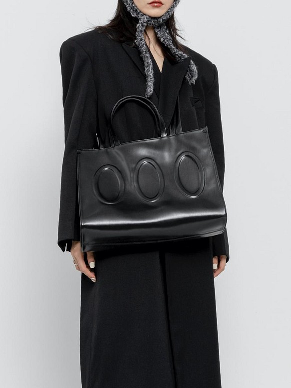 黑色 OOSS 壓模幾何凸紋 褶皺紋理牛皮購物袋 多用手提單肩斜挎包 第1張的照片