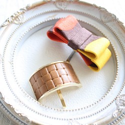 【2個セット】カラフルリボンのポニーフック＆編み上げ柄レザーのポニーフック 1枚目の画像