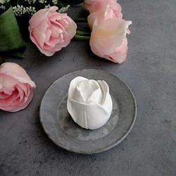 チューリップの花咲くアロマストーン  ■ 置き型 ■ 6種類から香りが選べる 1枚目の画像