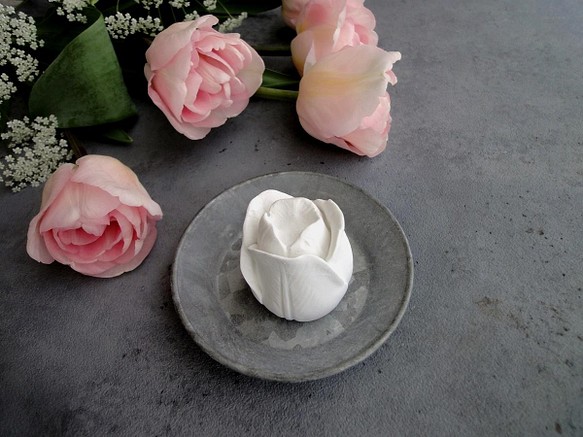 チューリップの花咲くアロマストーン  ■ 置き型 ■ 6種類から香りが選べる 1枚目の画像