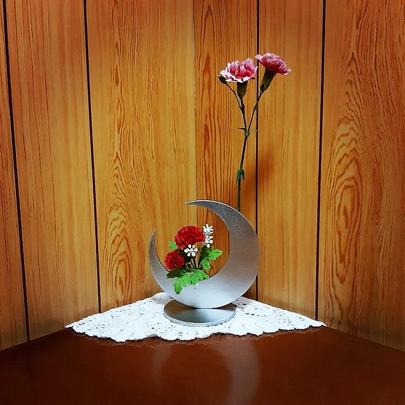 プレゼントにどうぞ 花瓶 一輪挿し かわいいお月さまの花瓶 一輪挿し 花瓶 花器 Akデザイン 当店は受注制作です 通販 Creema クリーマ ハンドメイド 手作り クラフト作品の販売サイト