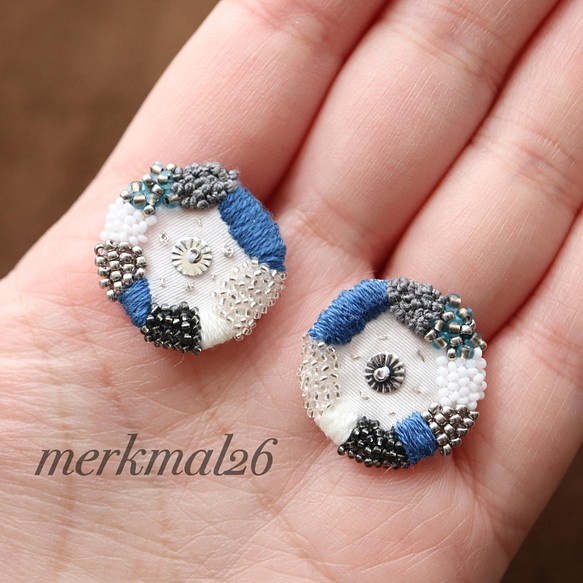 刺繍 イヤリング 丸 ビーズ ピアス 花 一点物 個性的 唯一無二