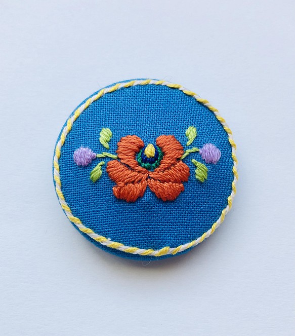 マチョー刺繍 お花の刺繍くるみボタンヘアゴム ブルー ヘアアクセサリー Sweetseason 通販 Creema クリーマ ハンドメイド 手作り クラフト作品の販売サイト