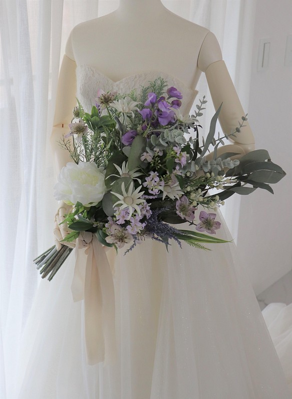 【新作】白ドレスを惹きたてるブーケ　ウエディングブーケ　結婚式　アーティフィシャルフラワー　高級造花