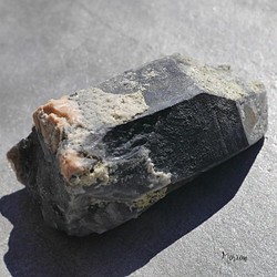 天然石 約74mmモリオン(山東省産) 約116g 天然黒水晶 原石ラフ鉱物テラリウム素材[smr-220308-01]