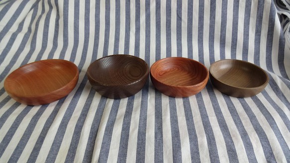 良岳の4種類の材の豆皿 1枚目の画像