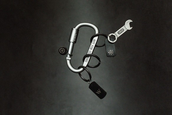 UNIC鋁合金扣環鑰匙圈 / 皮革開瓶器鑰匙圈【可客製化皮標】 第1張的照片