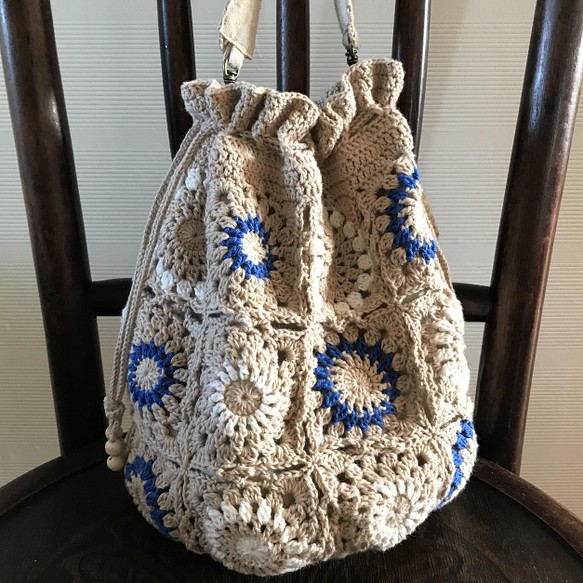 【2way】コットン糸　モチーフ編み（かぎ針編み）のニットバッグ　巾着バッグ　巾着型バッグ　ワンハンドル　トートバッグ