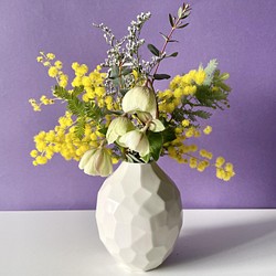 花器 (小） 花瓶 (白）Vase (white) 陶磁器製　 1枚目の画像
