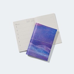[預售] 描繪夜空和融雪山脈的筆記本封面 第1張的照片