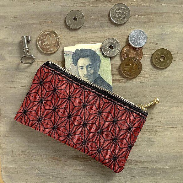 畳縁　硬幣錢包　名片夾　大麻葉圖案　日式　可爱　紅色背景上的黑色　護身符 第1張的照片