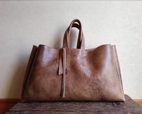 一枚革仕立てのsimple tote ベージュブラウン kudu leather