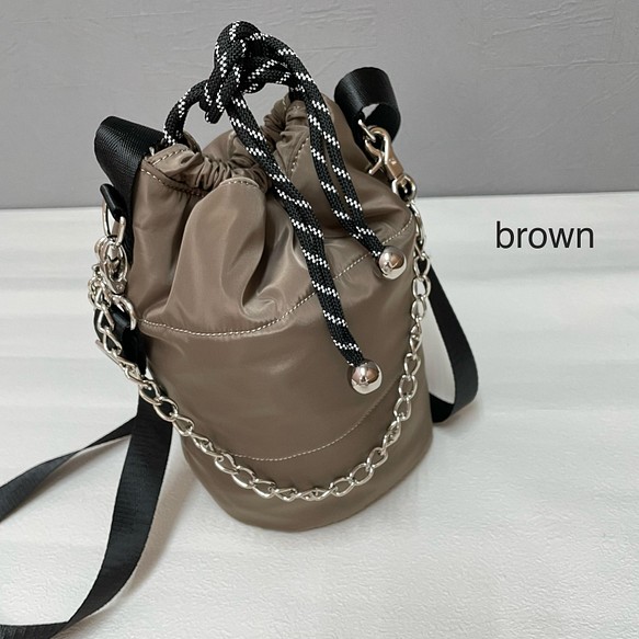 【SALE】ナイロン × チェーン カジュアル 3way 巾着 バッグ brown 1枚目の画像