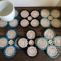 3色から選べる北欧風モチーフ編みのコースター（2枚組）・ベージュ 1枚目の画像