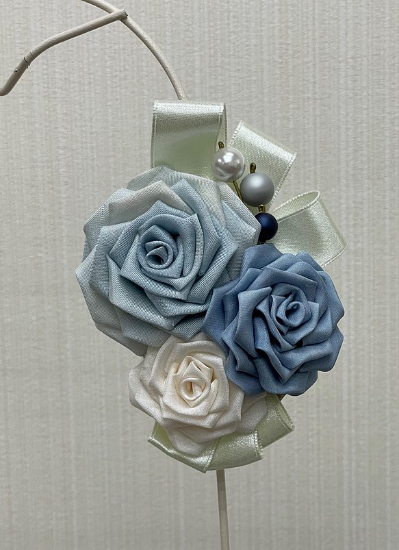 つまみ細工　青い薔薇のコサージュ 1枚目の画像