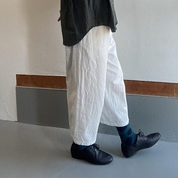 【即納】ワイドパンツ　裾ダーツ入り立体シルエットの綿麻パンツ　半端丈　白パン 1枚目の画像