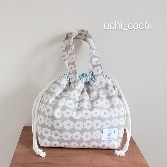 洗える保冷保温お弁当袋 お弁当バッグ 北欧柄 Mini Flower Grey 弁当箱 弁当袋 Uchi Cochi 通販 Creema クリーマ ハンドメイド 手作り クラフト作品の販売サイト