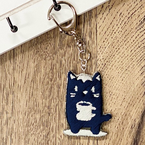 カフェ猫 刺繍 キーホルダー ストラップ チェーン 静電気防止 受注生産 小物 ファッション雑貨 Adedry Enbory 通販 Creema クリーマ ハンドメイド 手作り クラフト作品の販売サイト