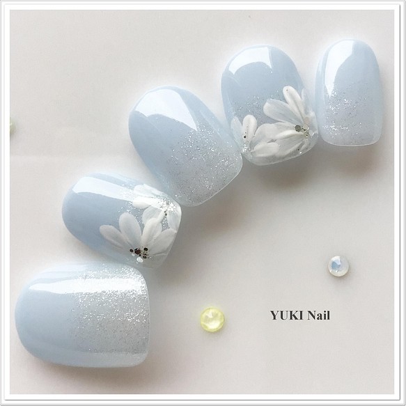 春らしい爽やかブルーのフラワーネイル ネイルチップ ネイルシール Yuki Nail 通販 Creema クリーマ ハンドメイド 手作り クラフト作品の販売サイト