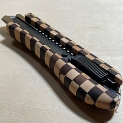 ギター材で作った木製グリップカッターナイフ～市松～ 1枚目の画像