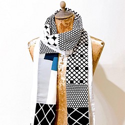 スカーフ No.311*白ジャズ*デザイナー手作りのモダンな幾何学的なサイズの黒ドット ウェーブ カード白ウール スカーフ ショ 1枚目の画像