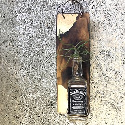 ジャックダニエルの空き瓶を使った一輪挿し　ビンテージインテリア雑貨 1枚目の画像