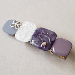 紫＆白　四角いモチーフのヘアクリップ　寒色系カラー 1枚目の画像
