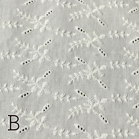 新入荷！『コスモテキスタイル キャンブリック刺繍生地 　B－花柄 』～50㎝単位でカット～ 1枚目の画像